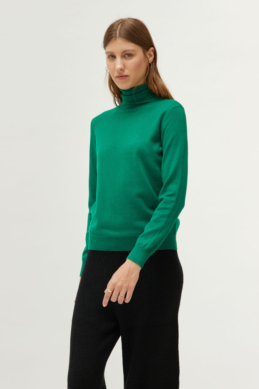 Green turtleneck sweater lovebyhands.gr