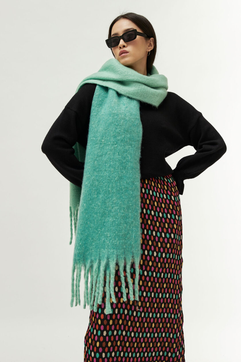 Oversized scarf with green fringes lovebyhands.gr