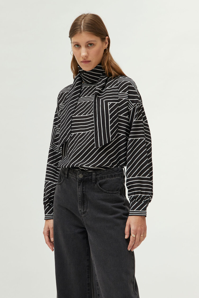 Top with black striped printed scarf lovebyhands.gr