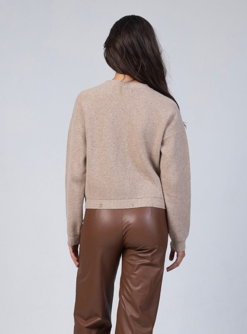 Πλεκτό κοντό πουλόβερ- beige lovebyhands.gr