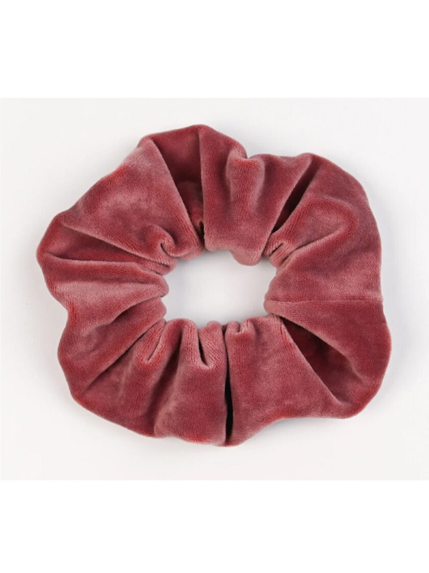 Velvet scrunchie - σάπιο μήλο lovebyhands.gr