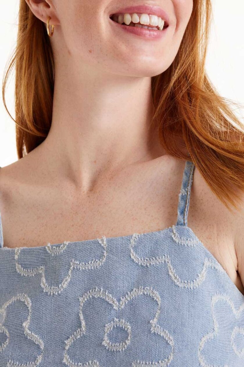 Denim top with woven flowers lovebyhands.gr