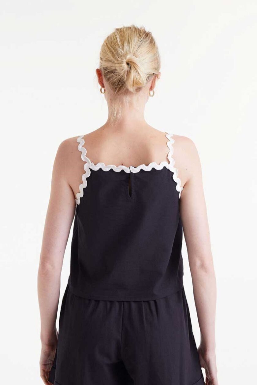 Black picunela strappy top lovebyhands.gr
