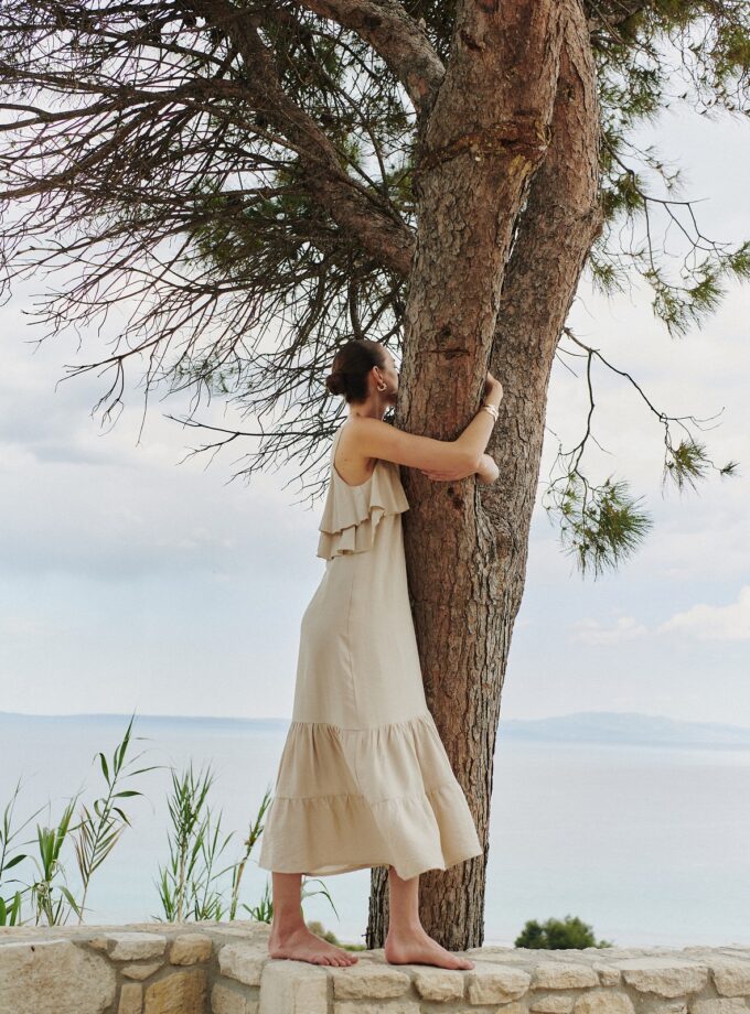 Φόρεμα Με Βολαν – Μπεζ lovebyhands.gr