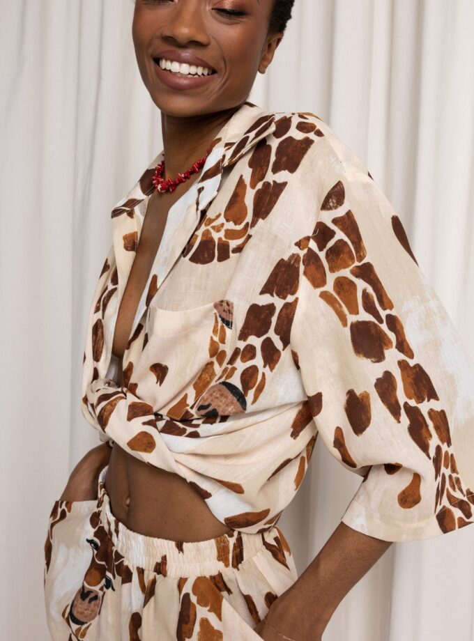 Giraffe Unisex Shirt lovebyhands.gr
