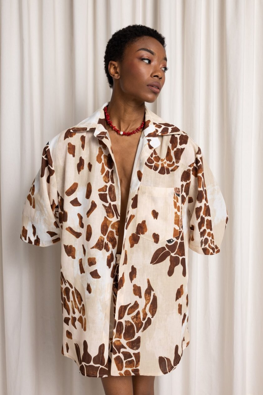 Giraffe Unisex Shirt lovebyhands.gr