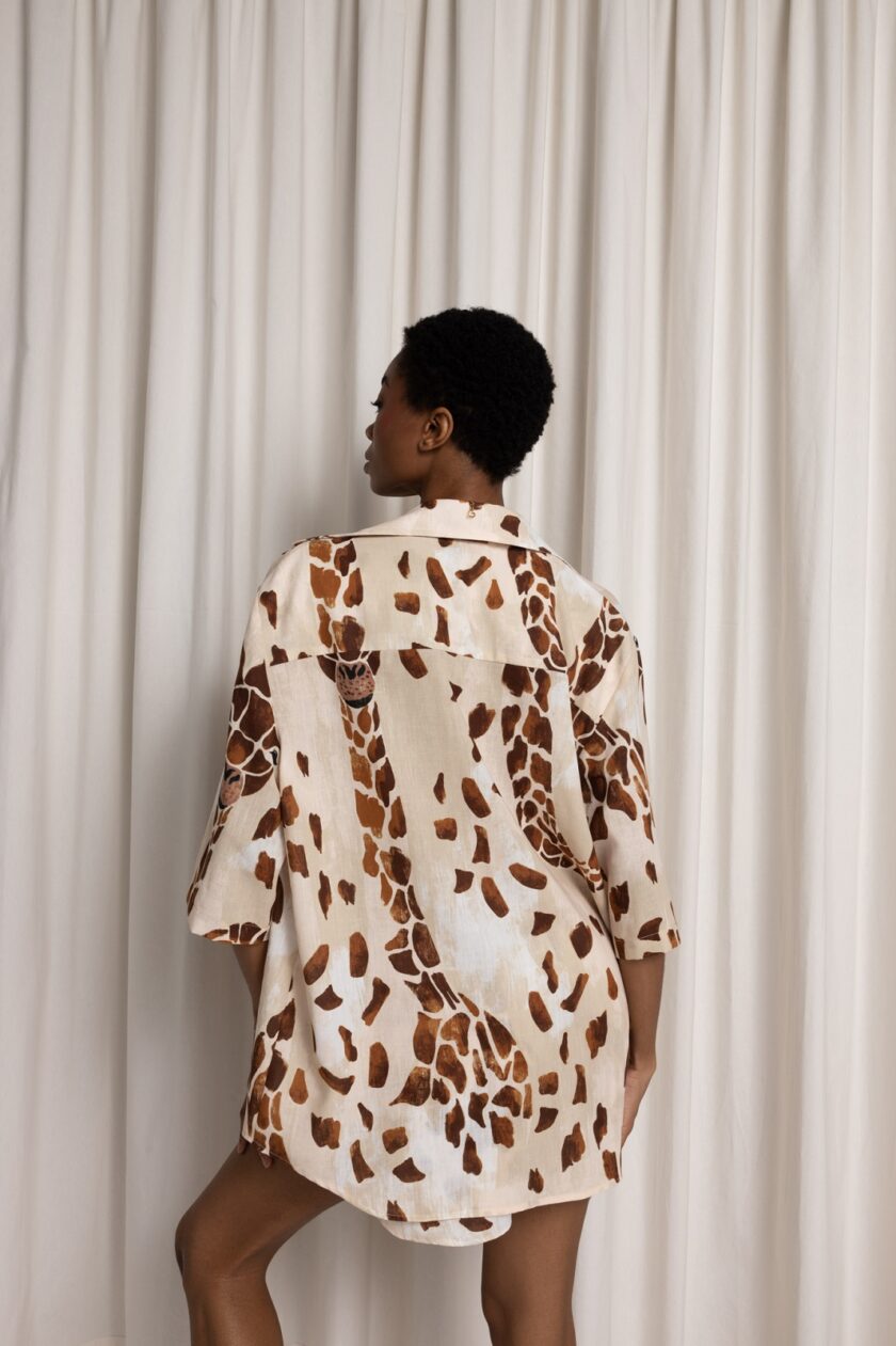 Giraffe Unisex Shirt lovebyhands.gr