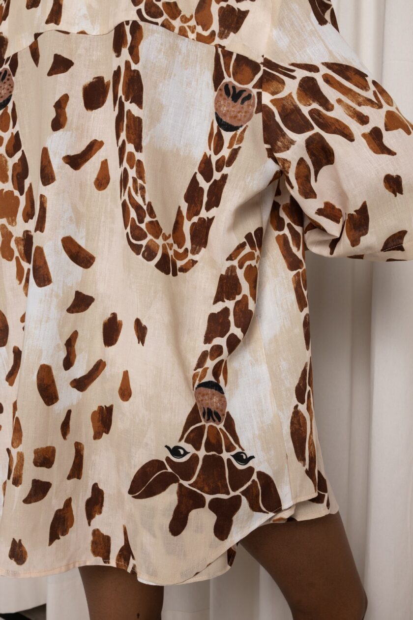 Giraffe Unisex Shirt lovebyhands.gr