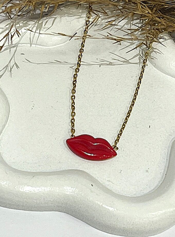 Red Lips Necklace lovebyhands.gr