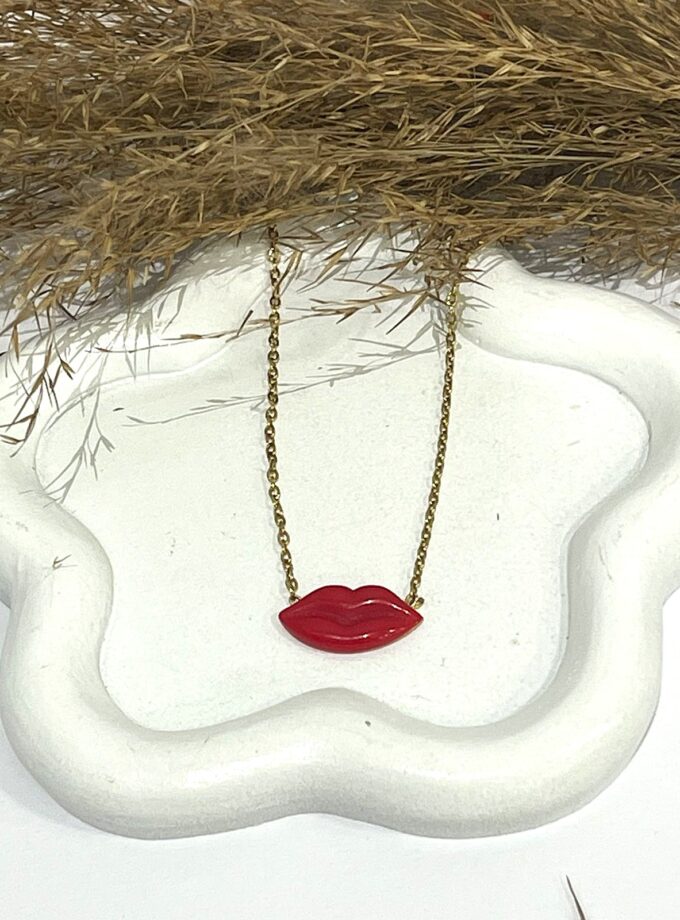 Red Lips Necklace lovebyhands.gr